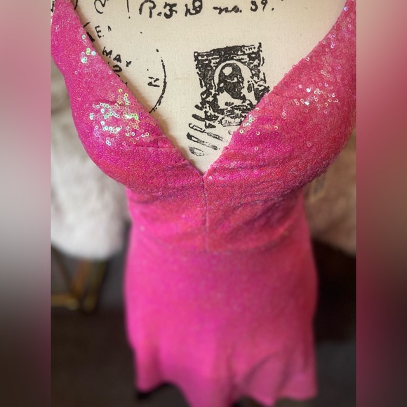 NWT! Sz 5 Bright Pink Sequin Prom/Homecoming Dress - Picture 6 of 12